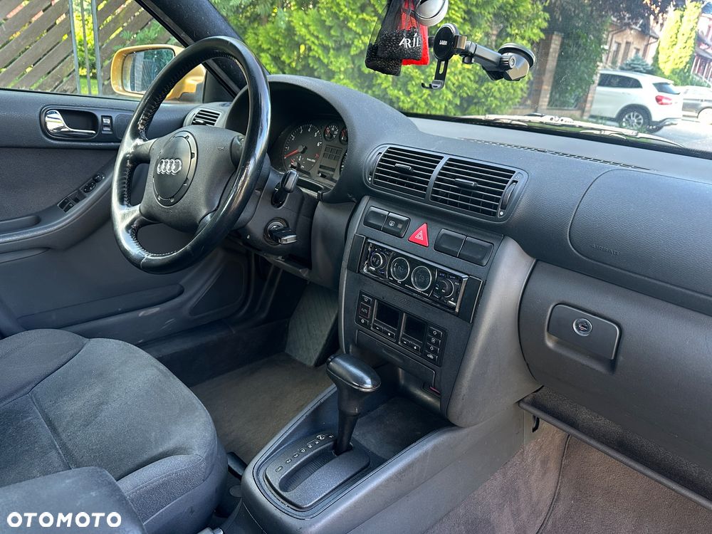 Audi A3 3-drzwiowe 1.6 Attraction - 12