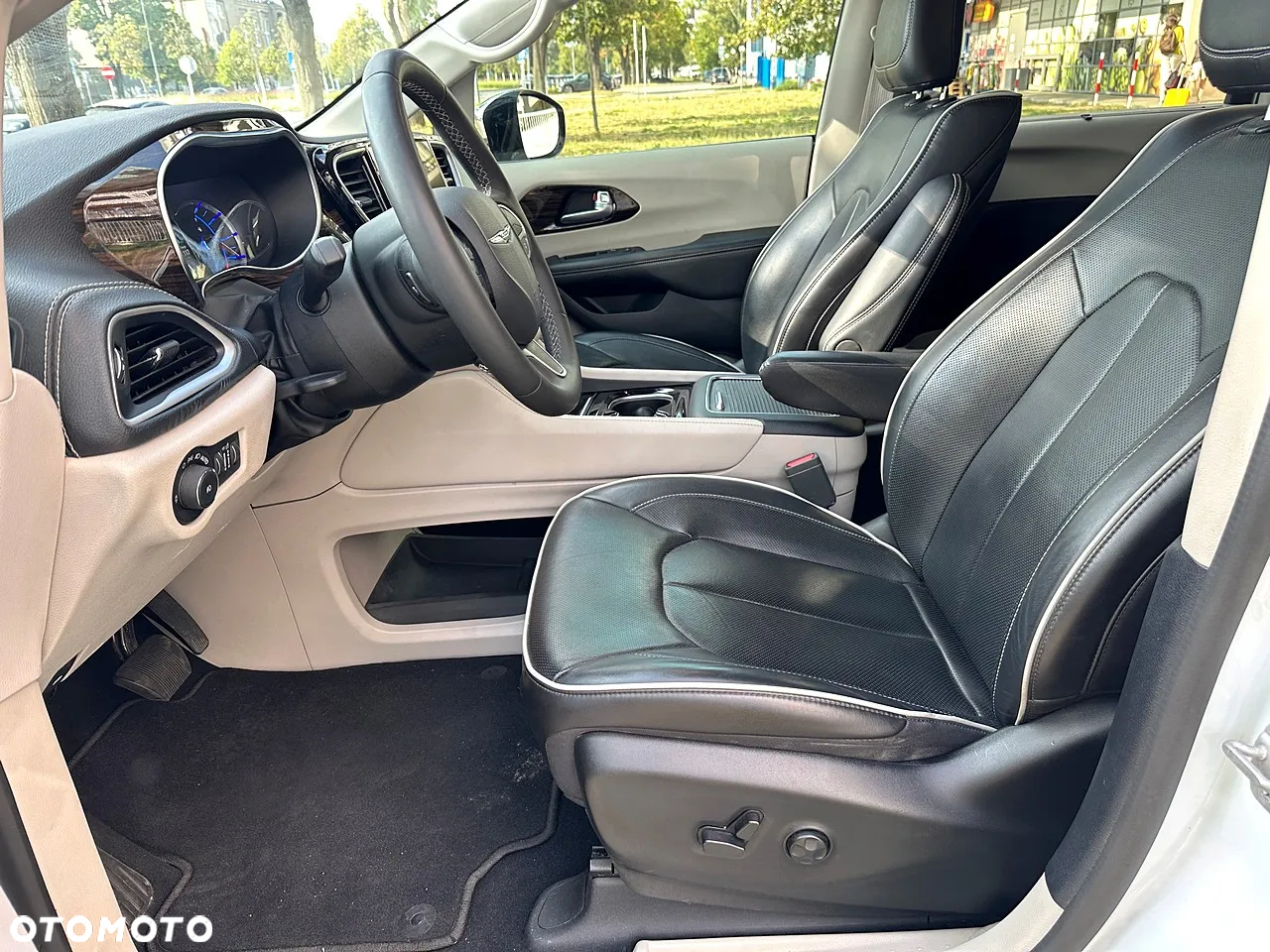Chrysler Pacifica - 8