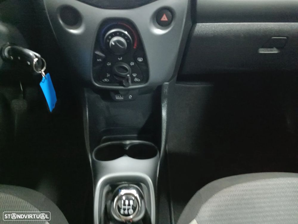 Toyota Aygo X Play - 12