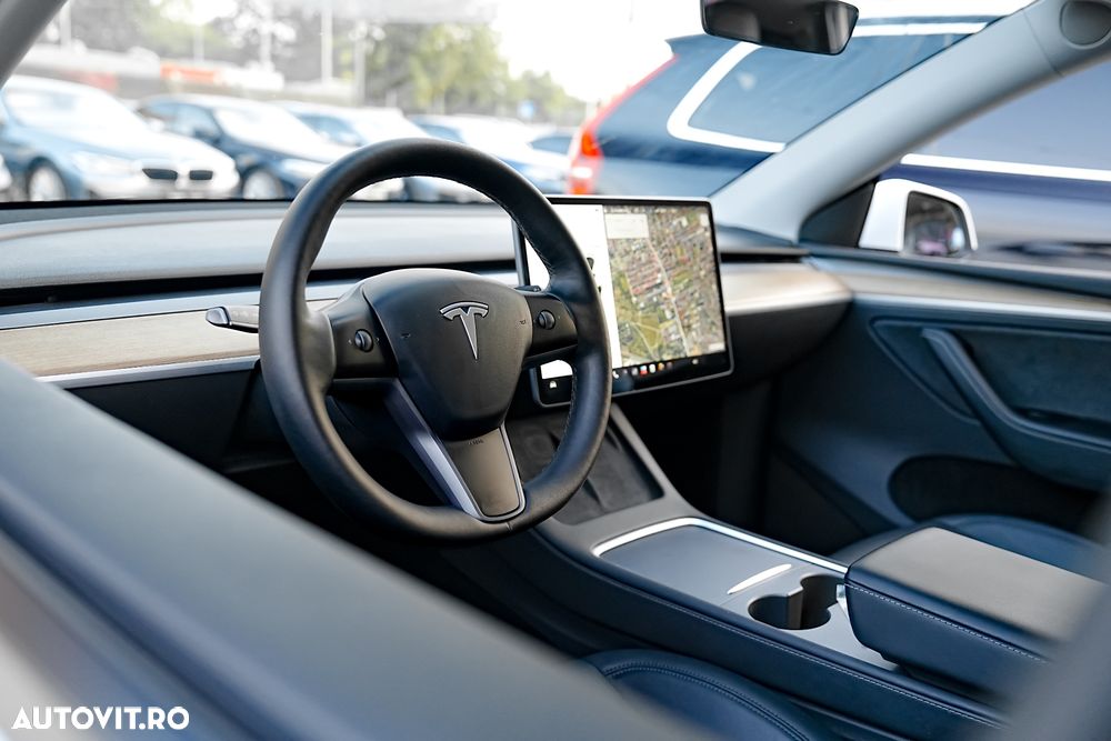 Tesla Model Y - 28
