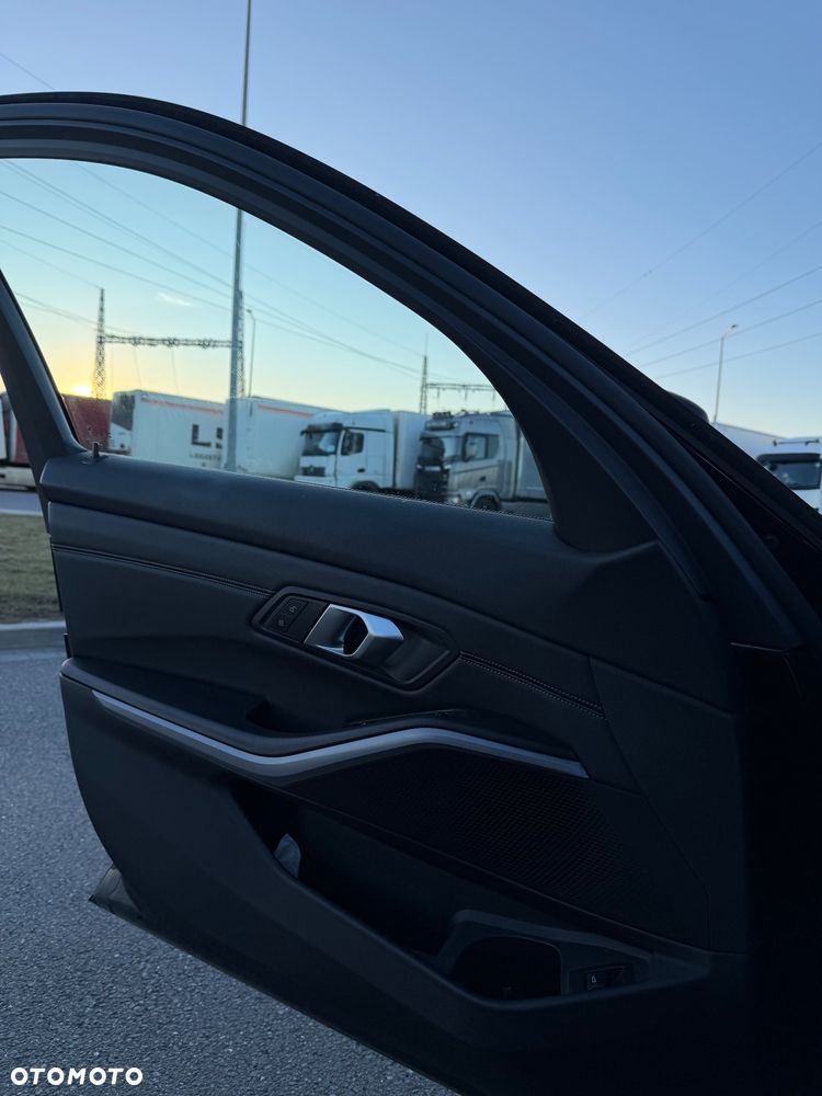 BMW Seria 3 320d xDrive - 16