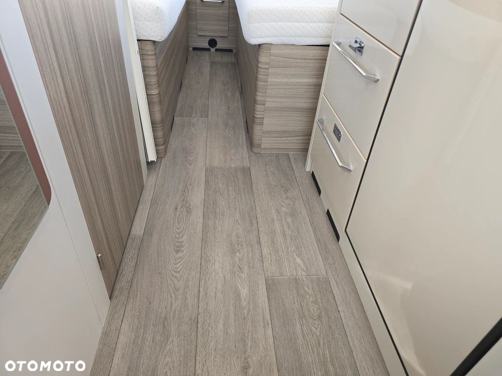Burstner 490 AVERSO HARMONY tapczny salonka hobby przyczepa kempingowa - 36