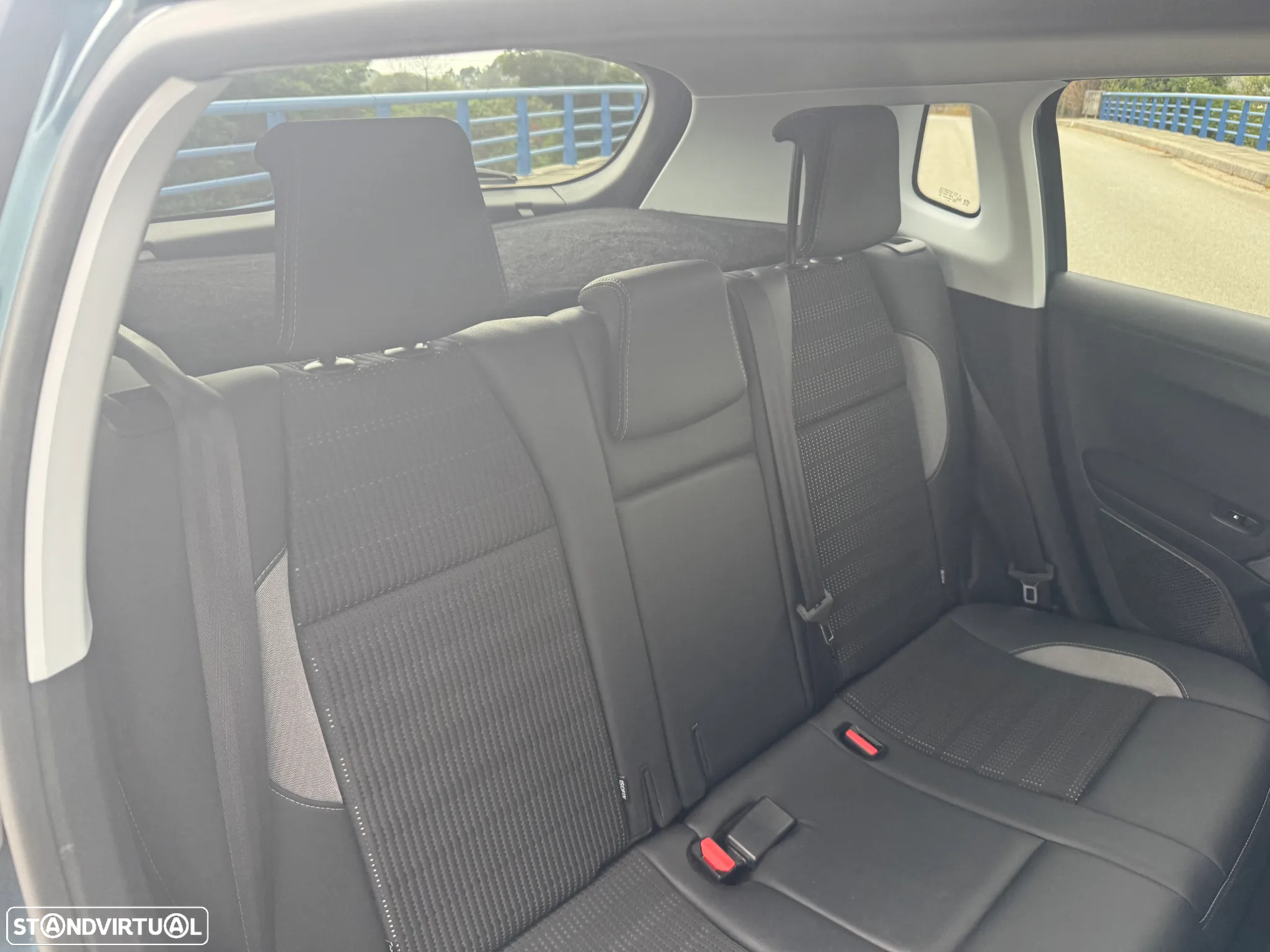 Peugeot 2008 1.2 PureTech Allure - 20