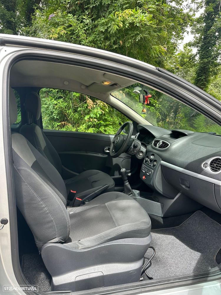 Renault Clio 1.2 16V Dynamique S - 11