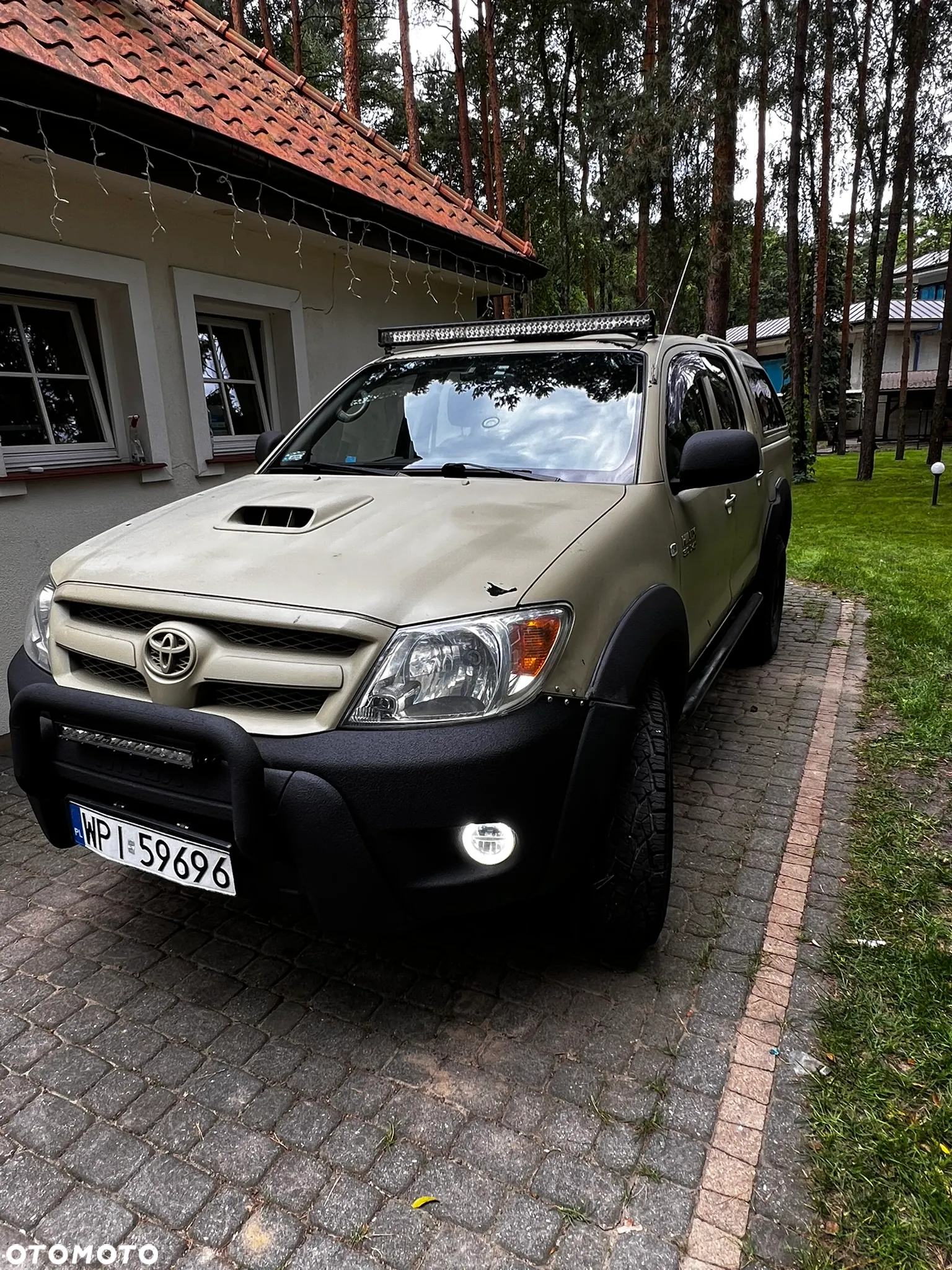 Toyota Hilux - 2