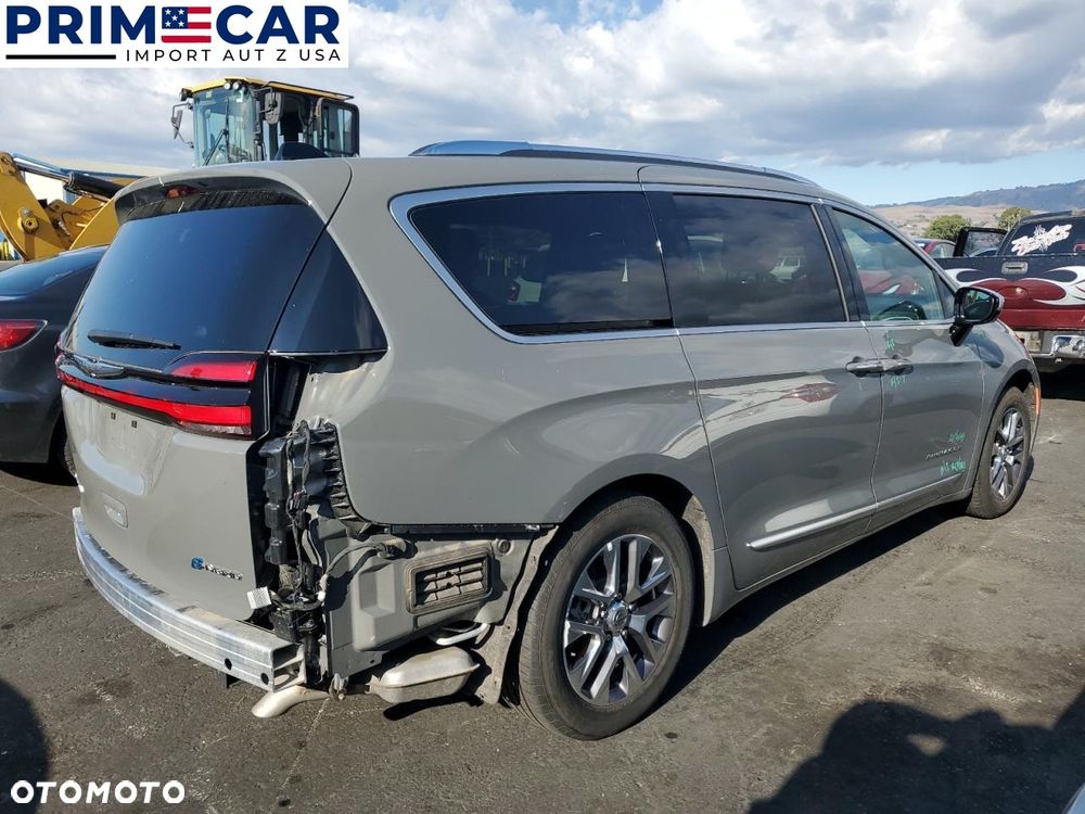 Chrysler Pacifica - 4