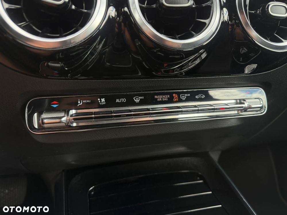 Mercedes-Benz GLA 200 d 8G-DCT - 16