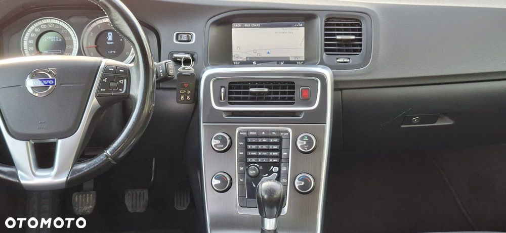 Volvo V60 T3 Kinetic - 14