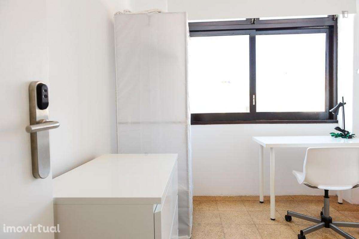 Quarto - localizado em São Sebastião Lisbon - Grande imagem: 3/3