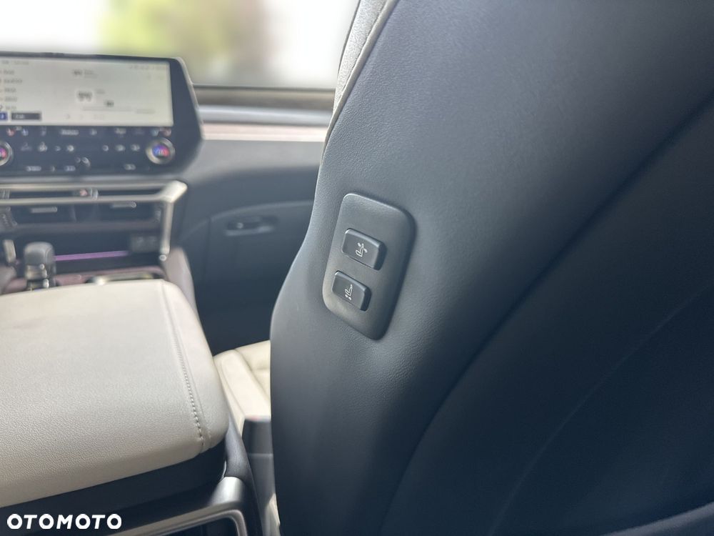 Lexus RX 450h+ Omotenashi - 25