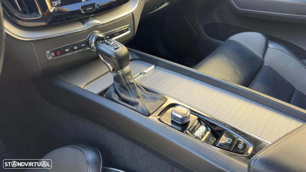 Volvo XC 60 2.0 D4 R-Design Geartronic - 12