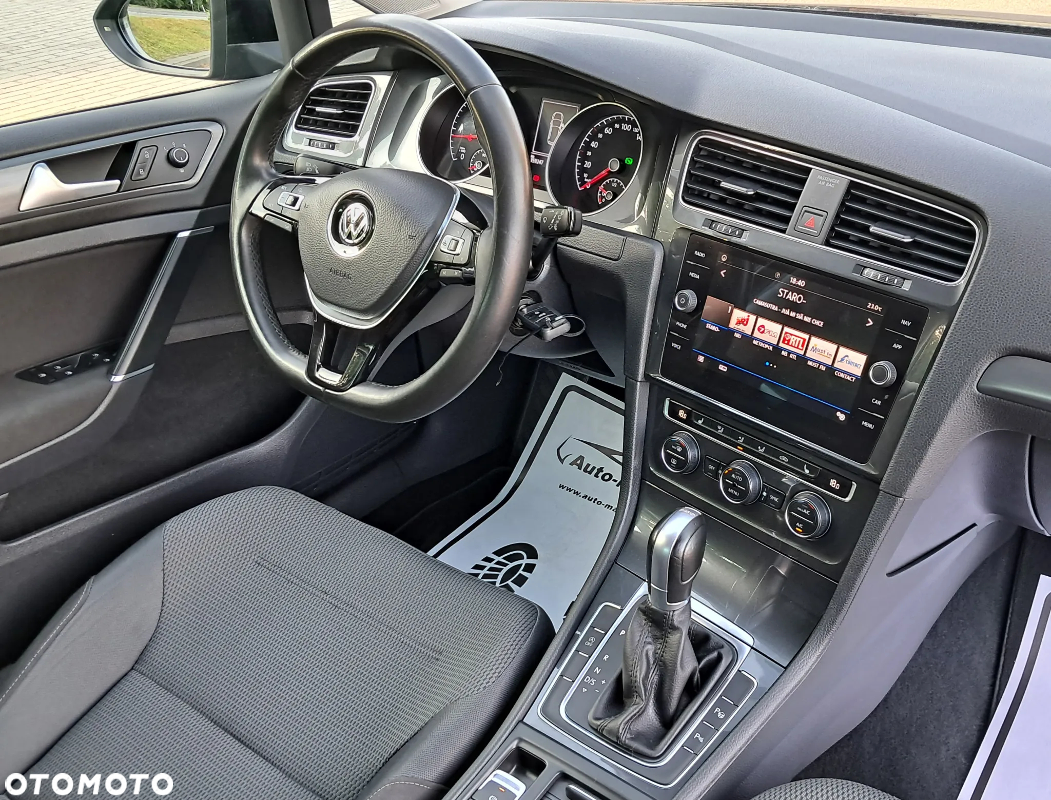 Volkswagen Golf 1.6 TDI SCR DSG Comfortline - 25