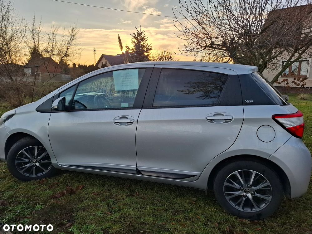 Toyota Yaris 1.5 Premium - 1