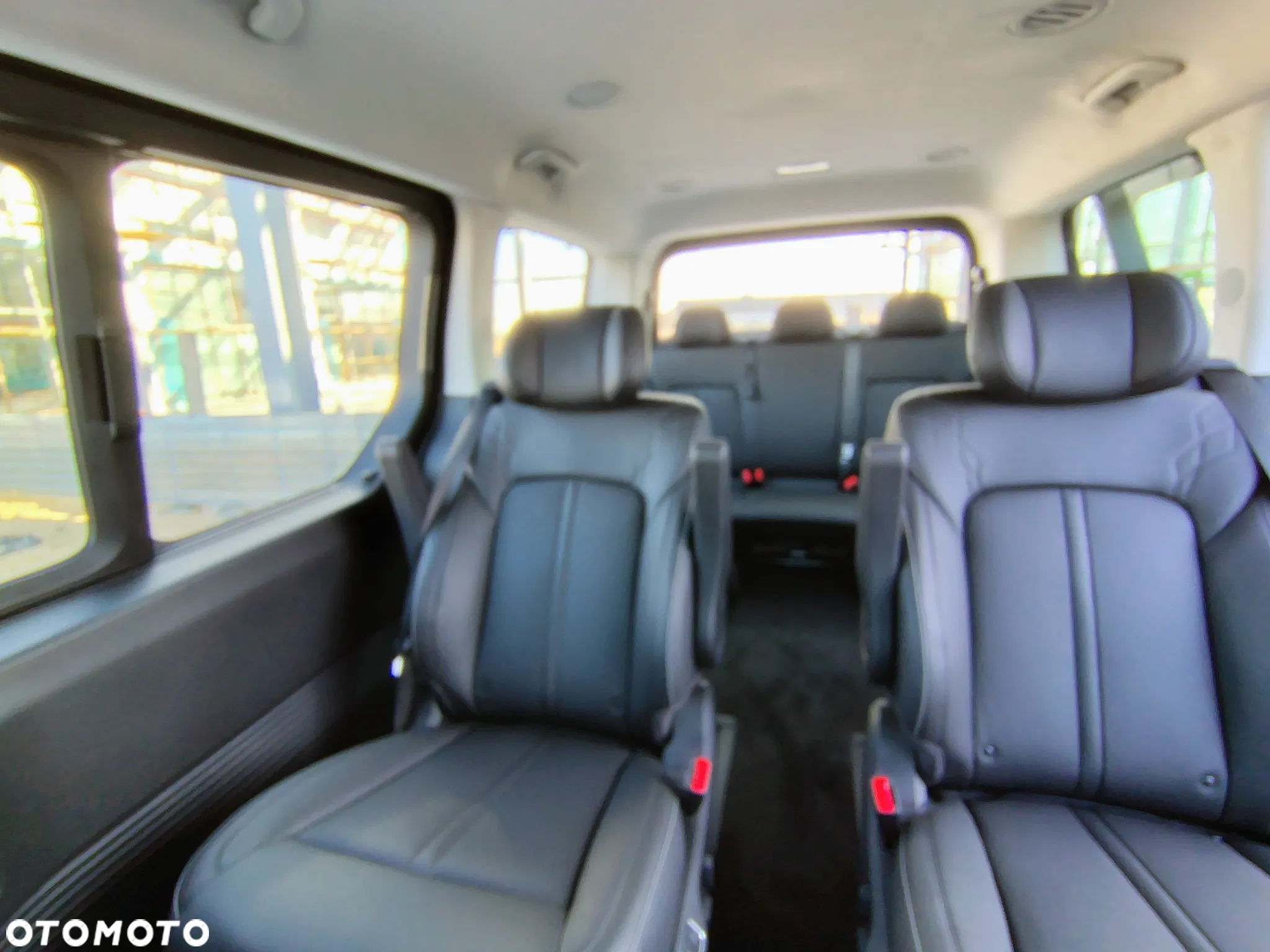 Hyundai Staria 1.6 T-GDI HEV Luxury - 11