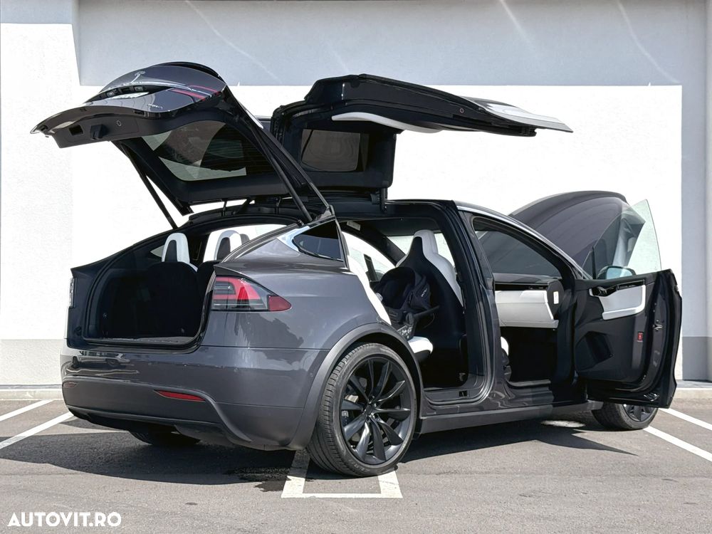 Tesla Model X - 5