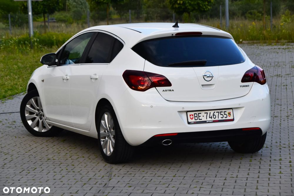 Opel Astra 1.6 Turbo White Edition - 3