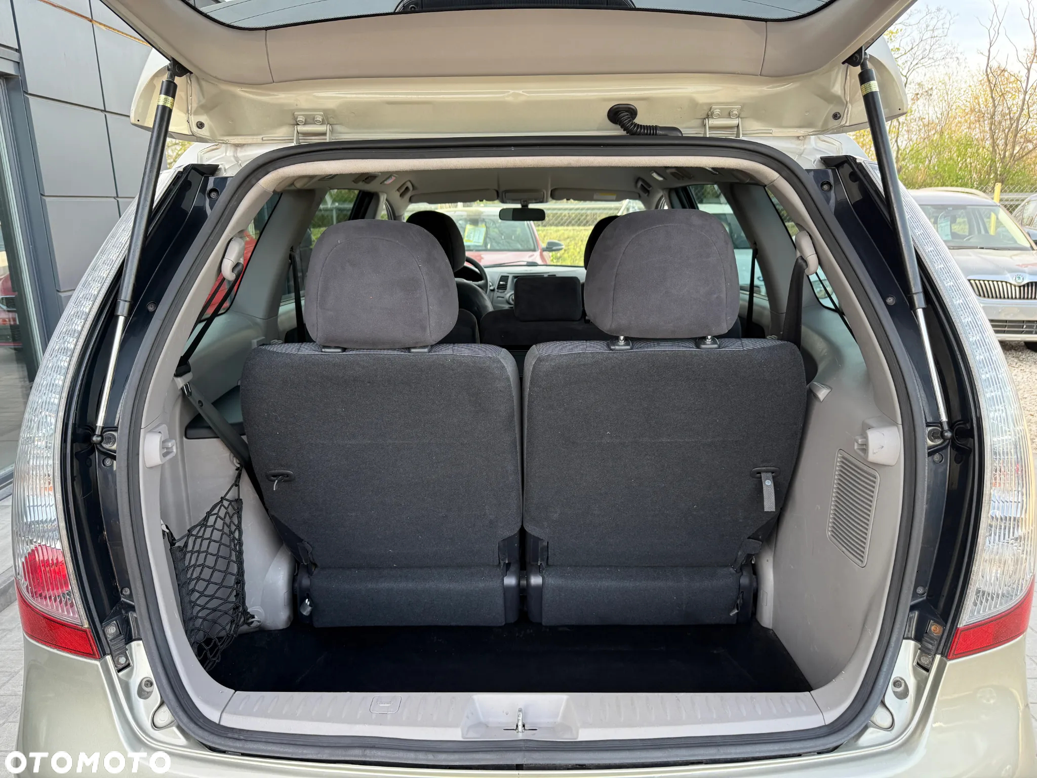 Mitsubishi Grandis 2.4 Intense - 23