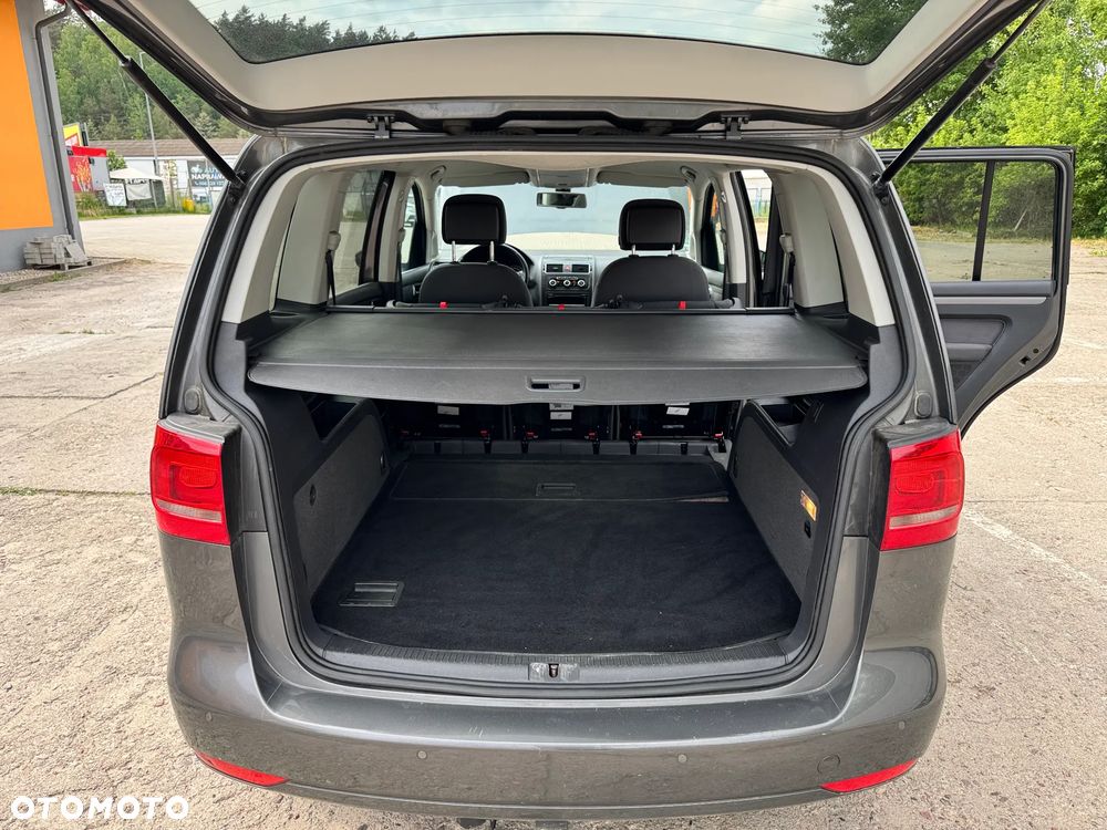 Volkswagen Touran - 22