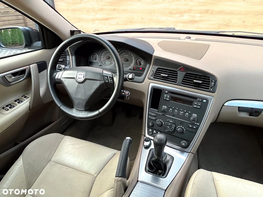 Volvo S60 2.4D Momentum - 28