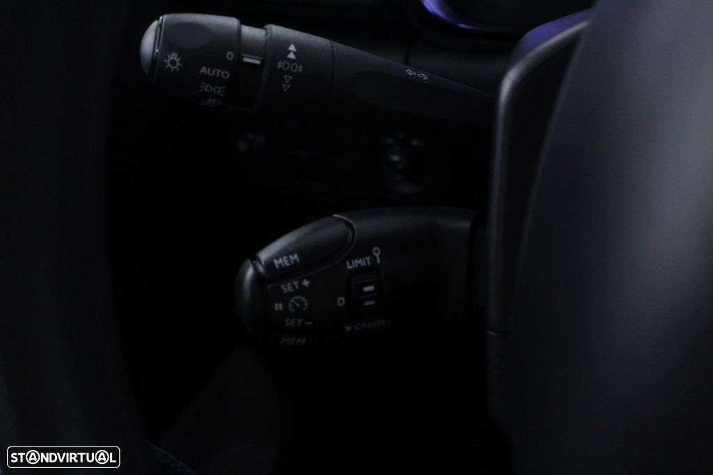 Citroën C3 1.2 PureTech Shine EAT6 - 24