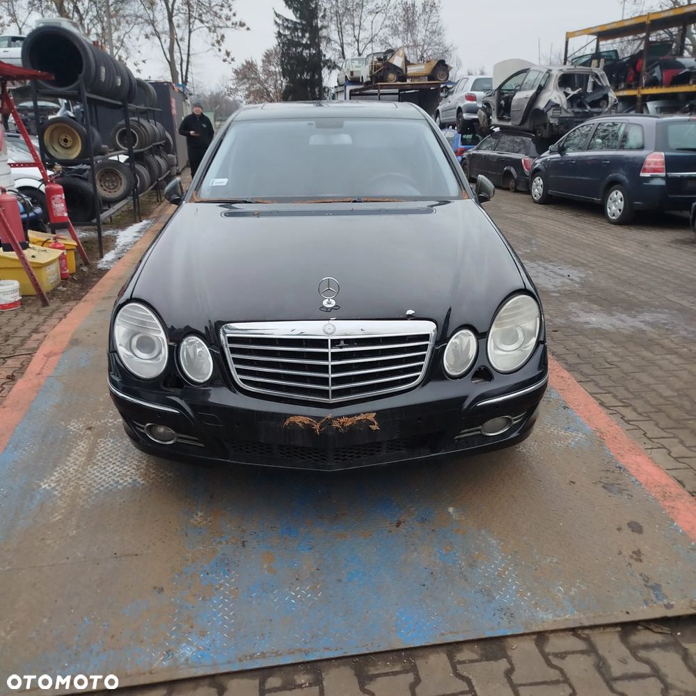 Mercedes W 211 na części . - 1