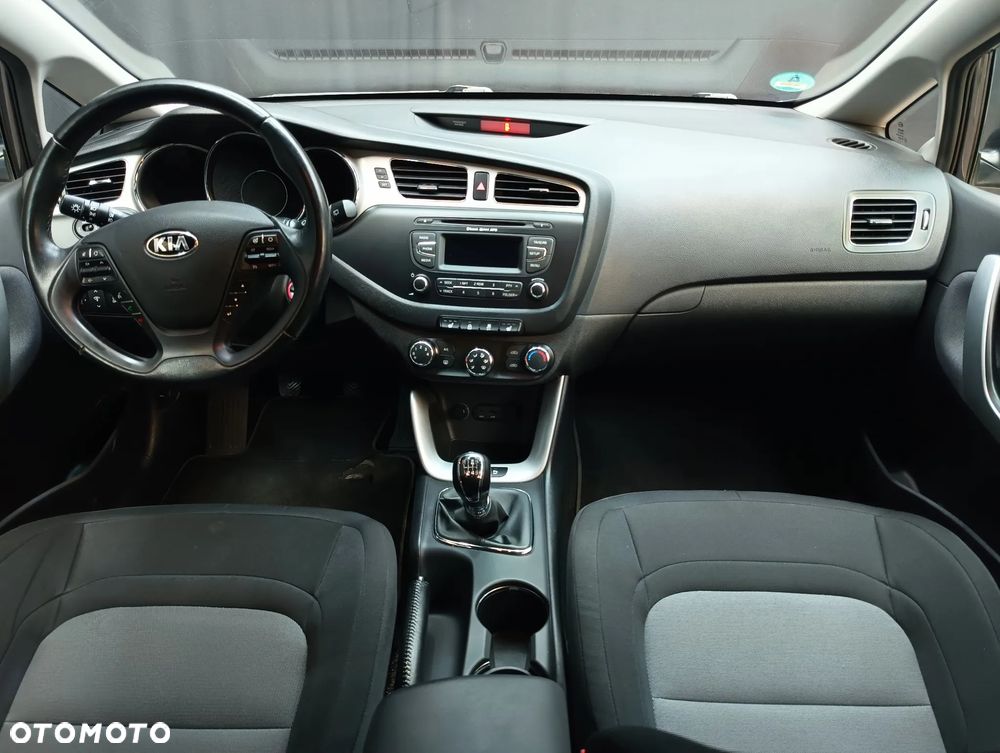 Kia Ceed 1.6 CRDi 128 Fifa World Cup Edition - 8