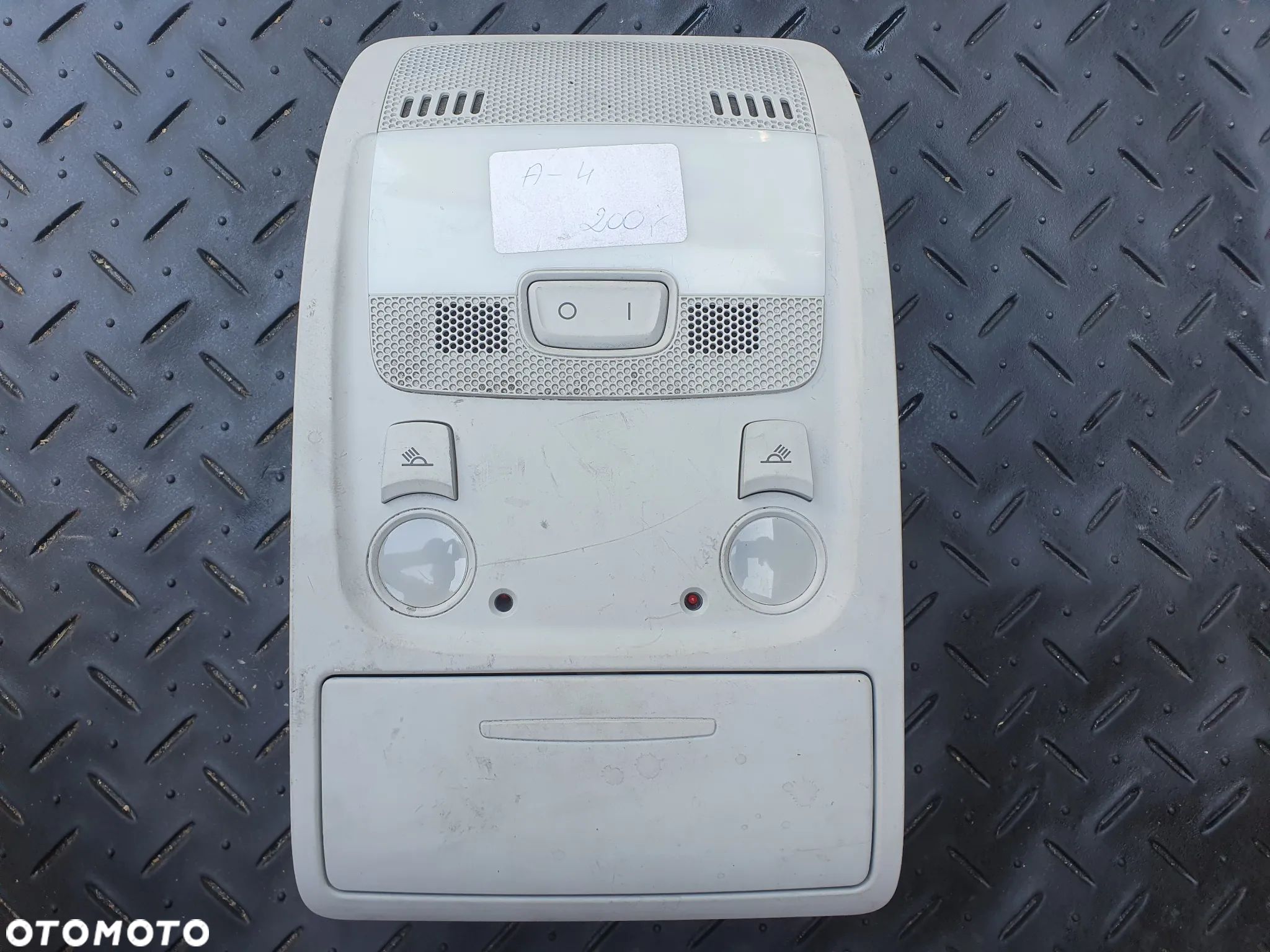 AUDI A4 B8 LAMPKA PODSUFITKI 8T0947135A - 1