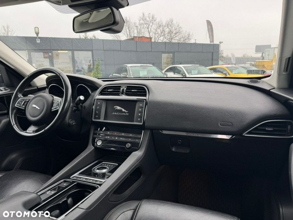 Jaguar F-Pace - 14