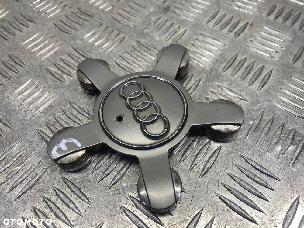 DEKIELEK KOŁPAK EMBLEMAT FELGI AUDI A4 A5 A6 A8 Q5 8R0601165 - 4