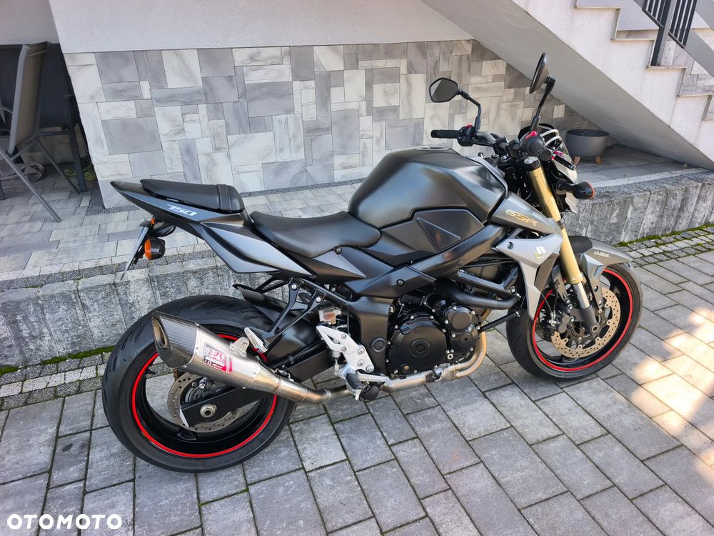 Suzuki GSR - 12