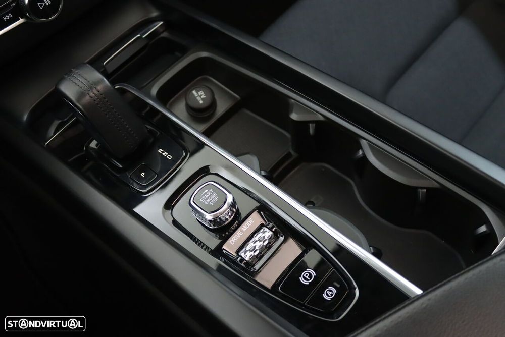 Volvo XC 60 2.0 T8 PHEV Momentum AWD - 34