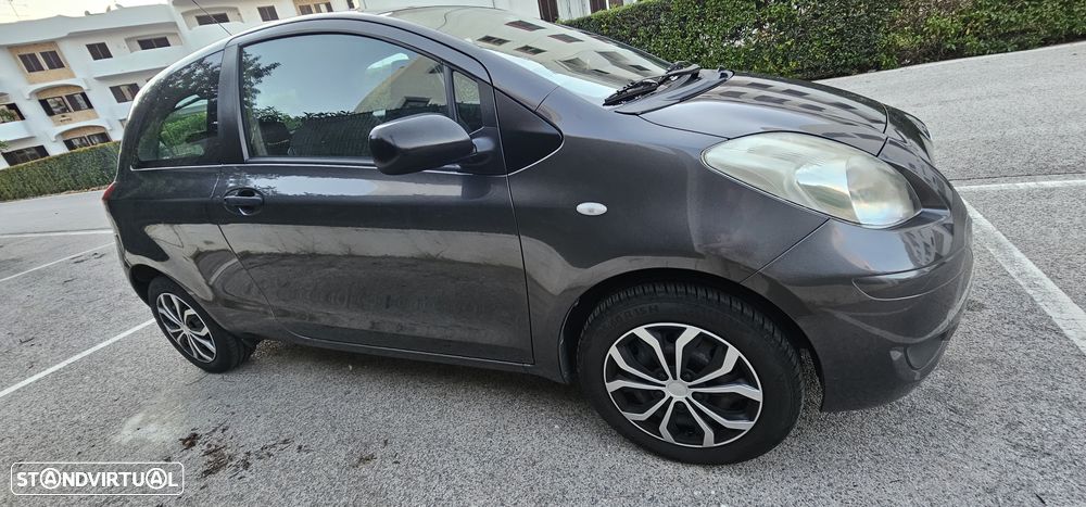 Toyota Yaris 1.0 VVT-i AC Manual - 3