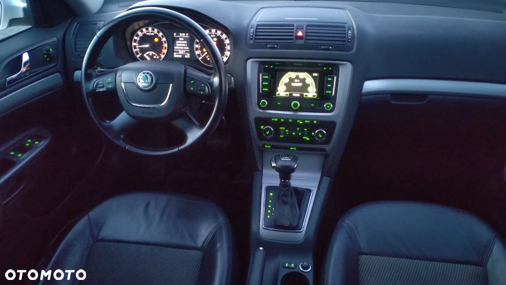 Skoda Octavia 2.0 TDI Ambiente DSG - 8