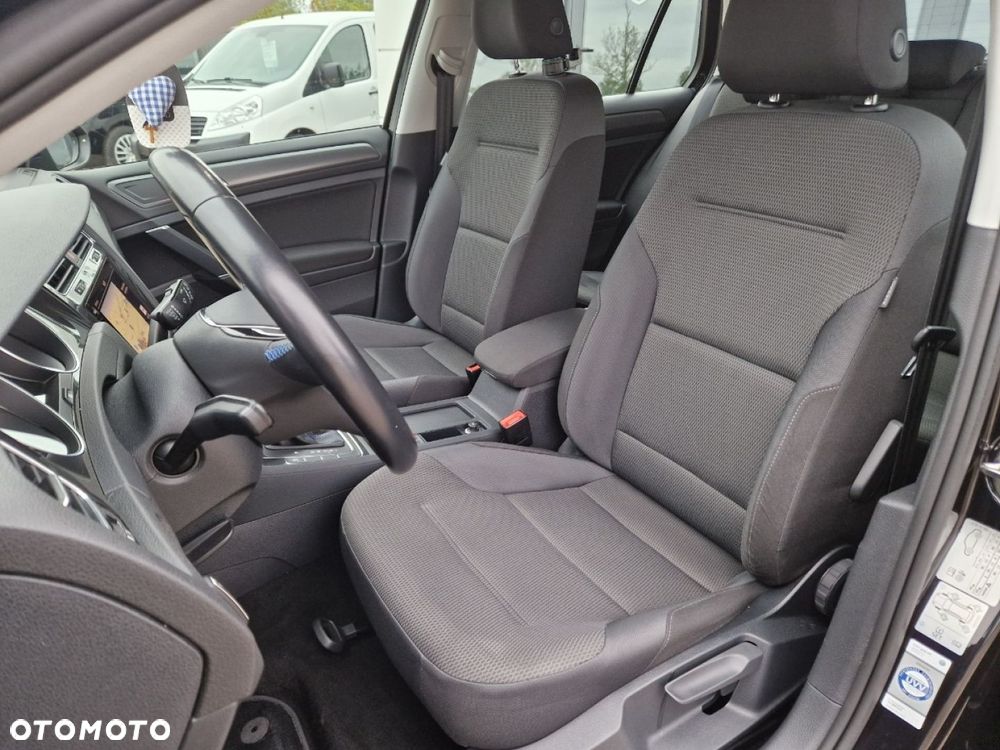 Volkswagen Golf - 10