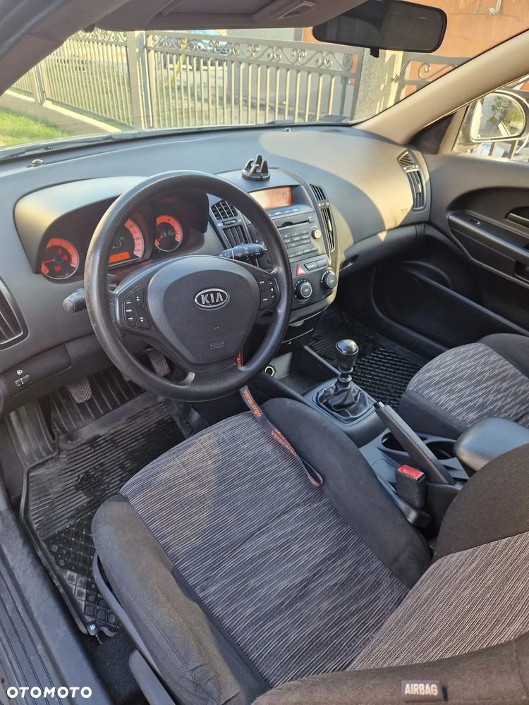 Kia Ceed - 10