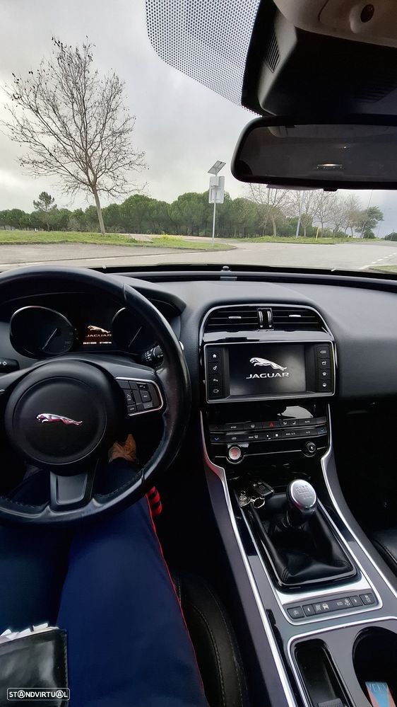 Jaguar XE E-Performance Prestige - 18