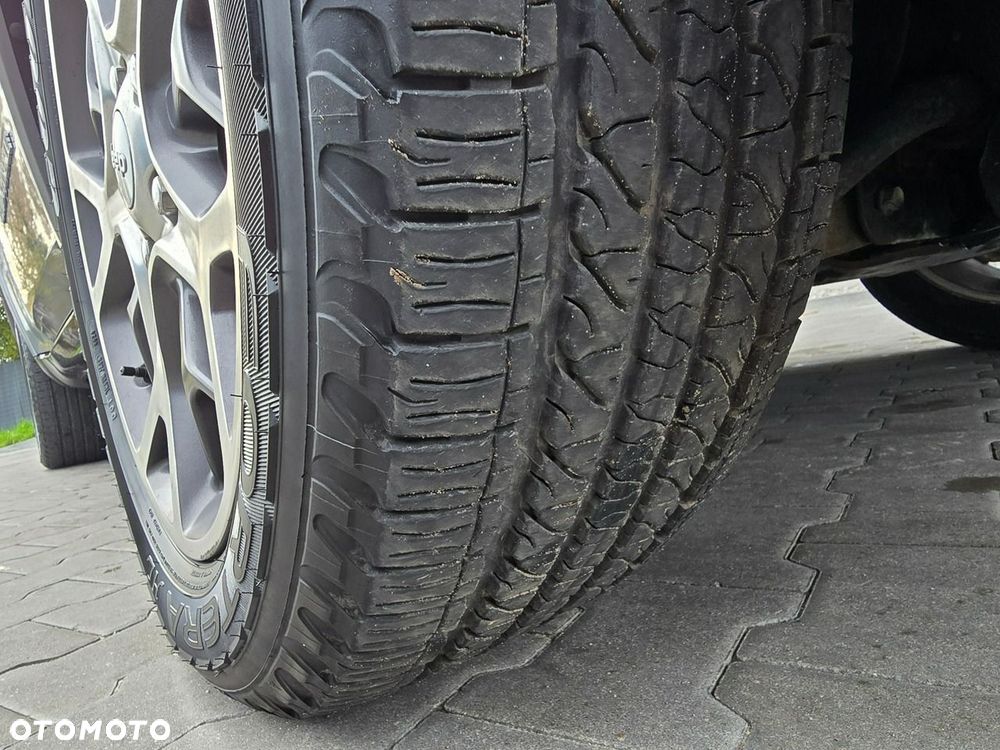 Jeep Grand Cherokee - 21