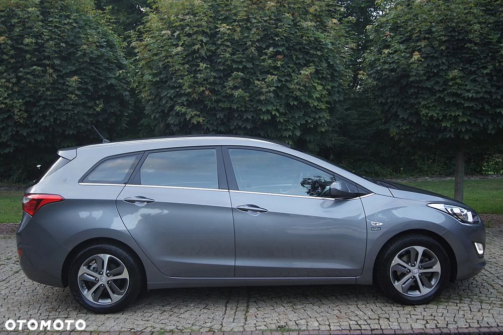 Hyundai i30 blue Kombi 1.4 YES Silver - 6