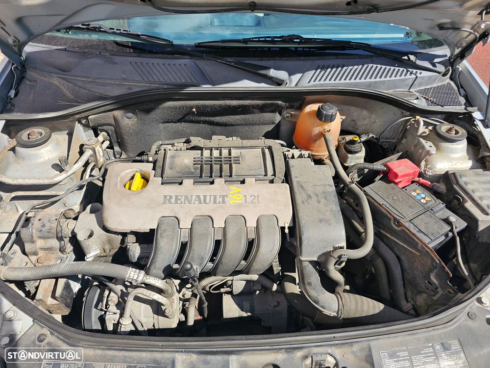 Renault Clio 1.2 16V Confort - 6