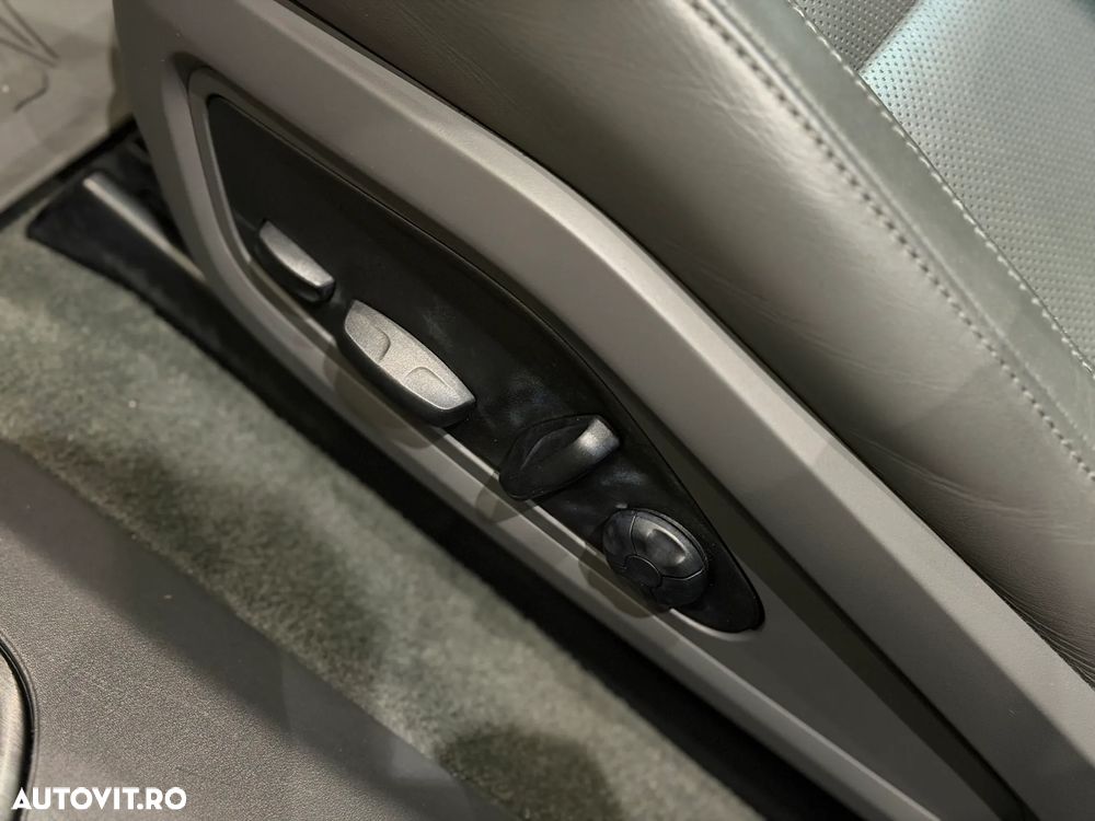 Porsche Taycan 4 - 25