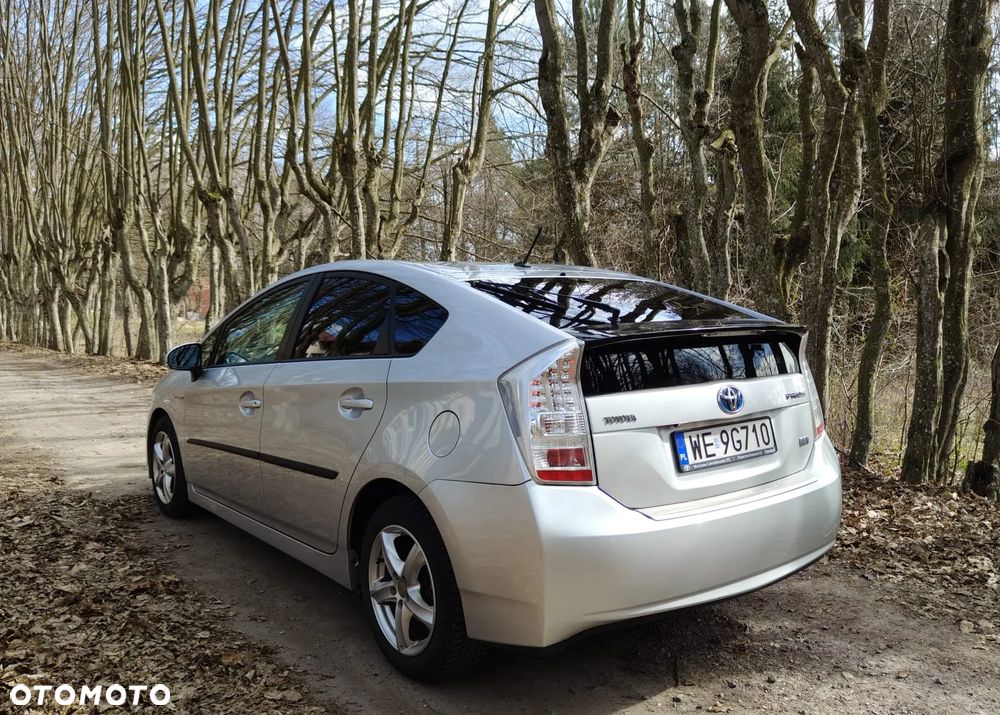 Toyota Prius (Hybrid) - 34