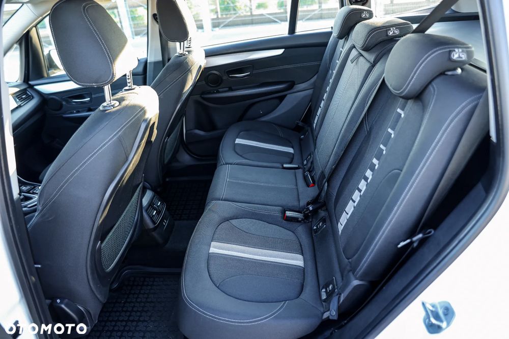 BMW Seria 2 218d - 16