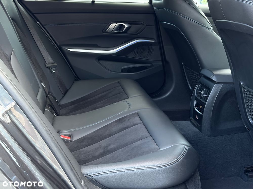 BMW Seria 3 320d Edition M Sport Shadow - 13