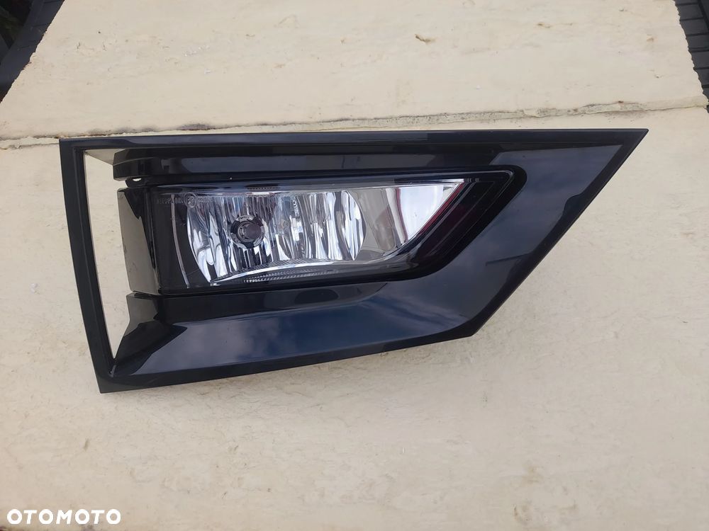 SKODA FABIA IV 6VA HALOGEN PRAWY+RAMKA KRATK
