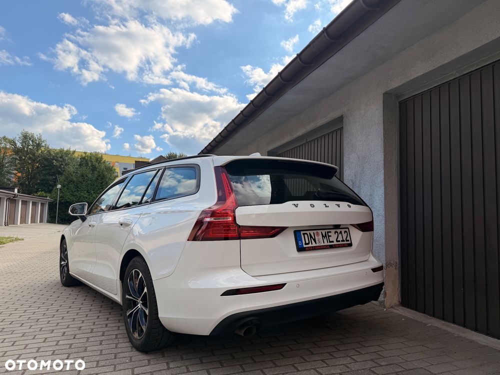 Volvo V60 B3 B DKG Momentum Pro - 2