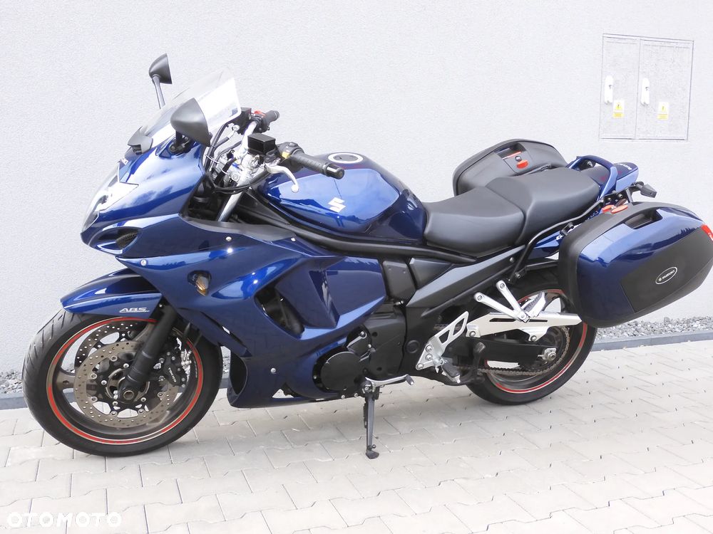 Suzuki GSX - 18