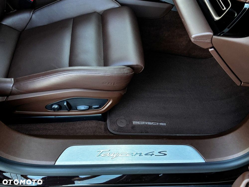 Porsche Taycan - 37