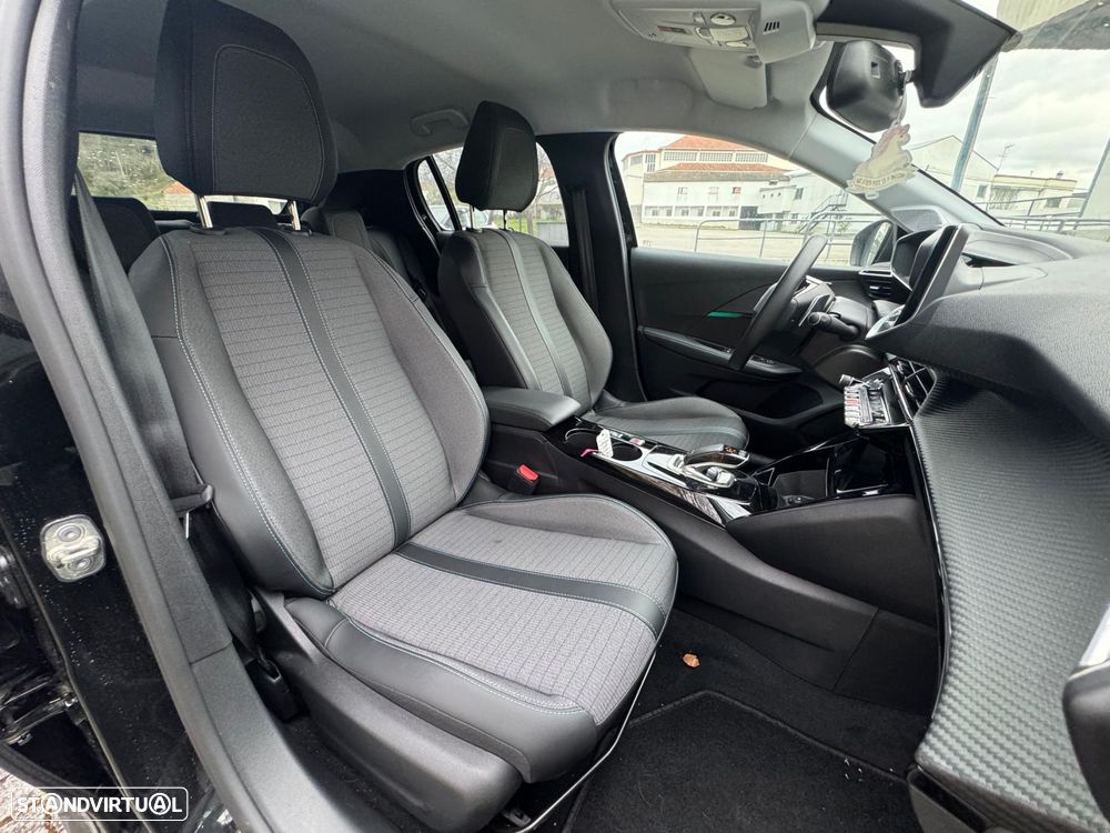 Peugeot 208 1.2 PureTech Allure EAT8 - 28