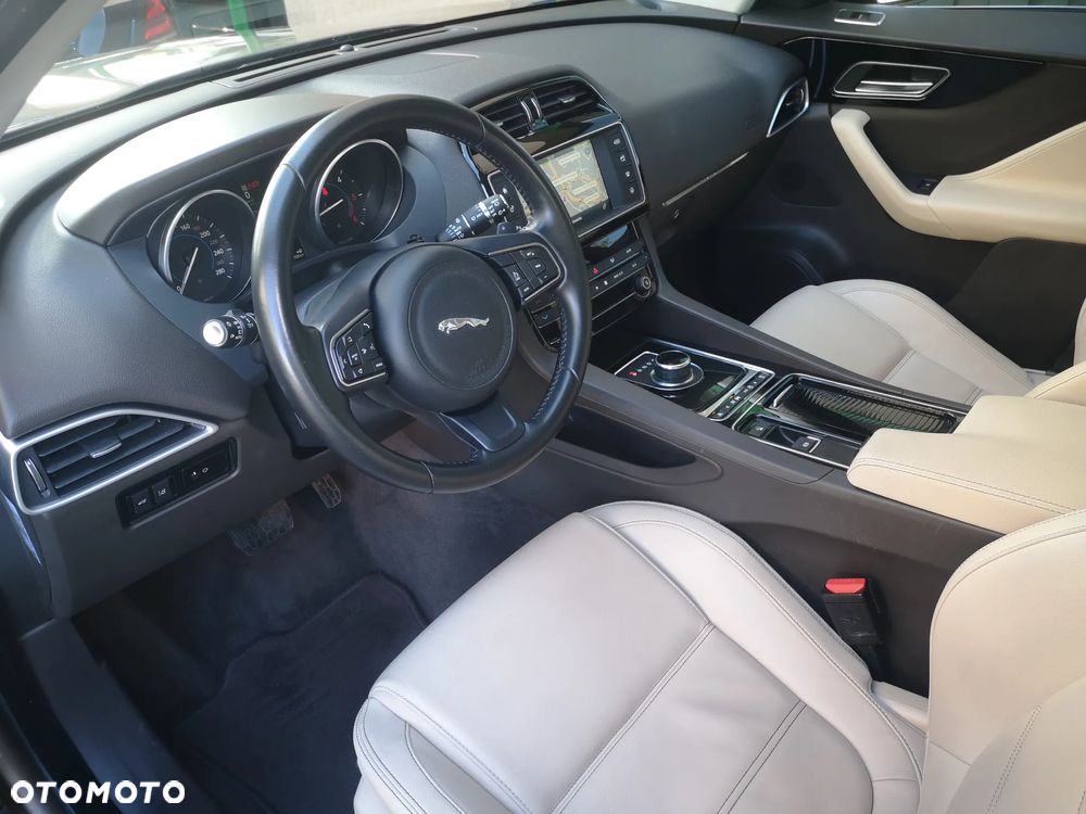 Jaguar F-Pace 20d AWD Prestige - 12