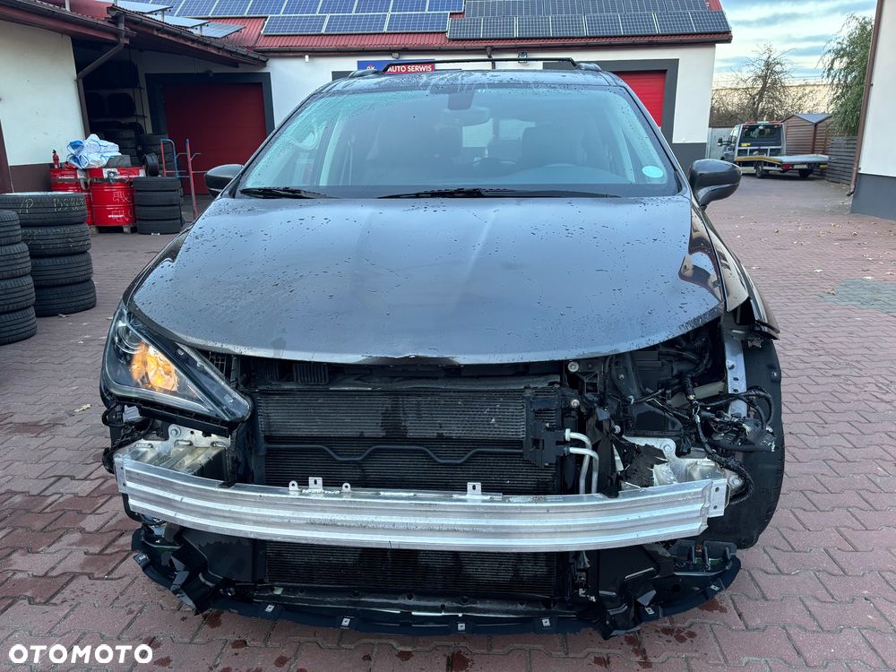 Chrysler Pacifica - 5